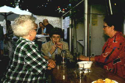 Julias Oma mit Mitternachtsimbi